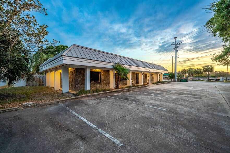 More Photos Of 525 N Harbor City Blvd, Melbourne Office For Sale