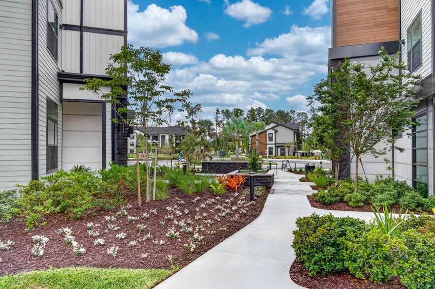 More Photos Of 2285 Crown Vlg Rd, Ocoee Apartments For Lease
