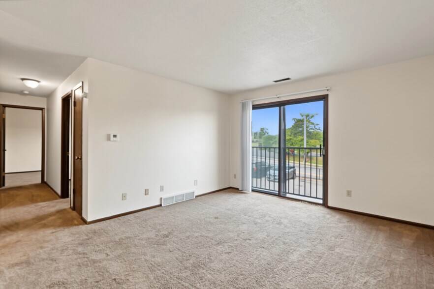 More Photos Of 5555 SW 9th St, Des Moines Apartments For Sale