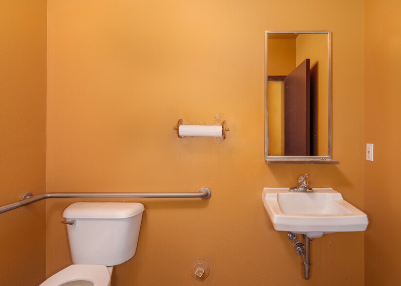 More Photos Of 755 W Washington St, Sequim General Retail For Lease