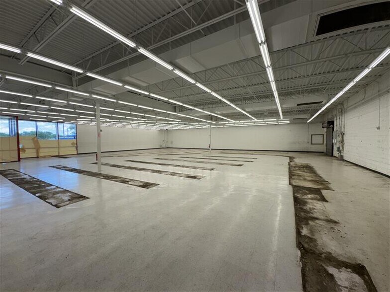 More Photos Of 1935 N Market St, Shreveport Freestanding For Sale