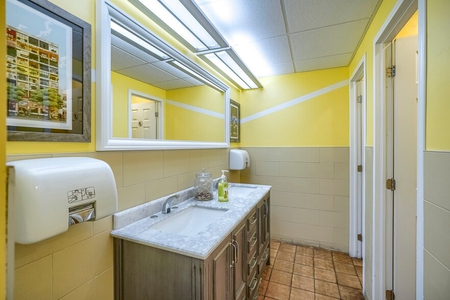 More Photos Of 369 Keele St, Toronto Restaurant For Lease