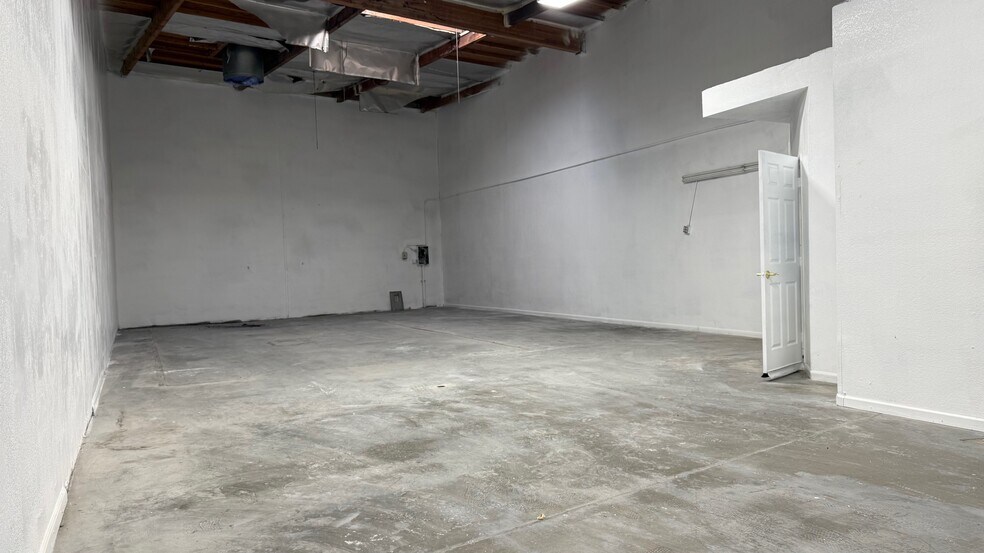 More Photos Of 9237 Lower Azusa Rd, Temple City Warehouse For Lease