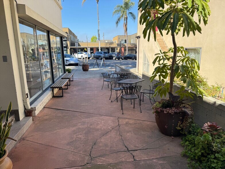 More Photos Of 7441-7445 Girard Ave, La Jolla Storefront Retail Office For Lease