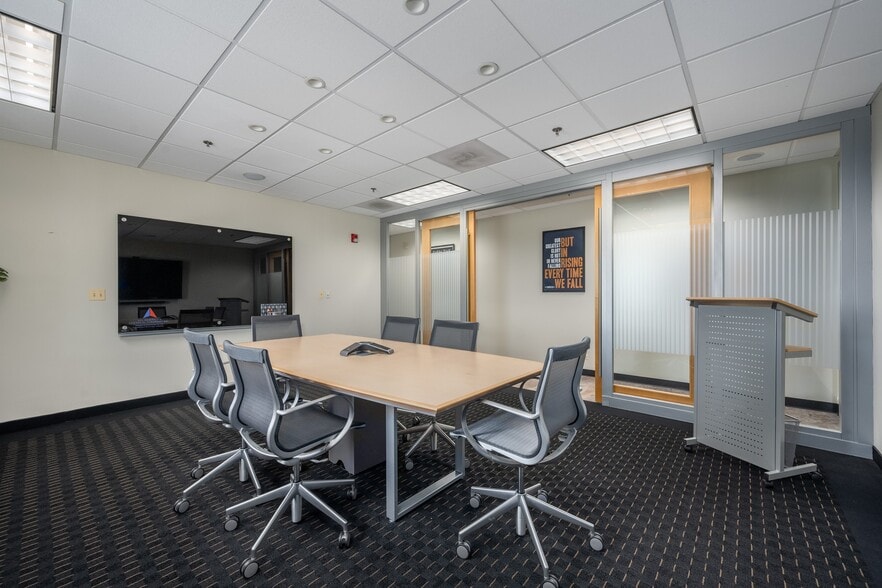 More Photos Of 10700 W Higgins Rd, Rosemont Office For Sale