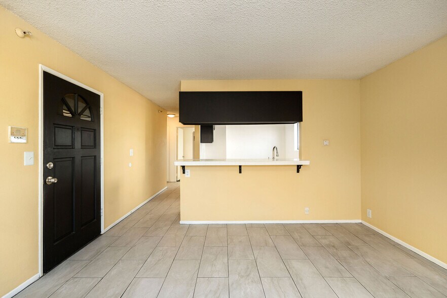 More Photos Of 12501 Kornblum Ave, Hawthorne Apartments For Sale