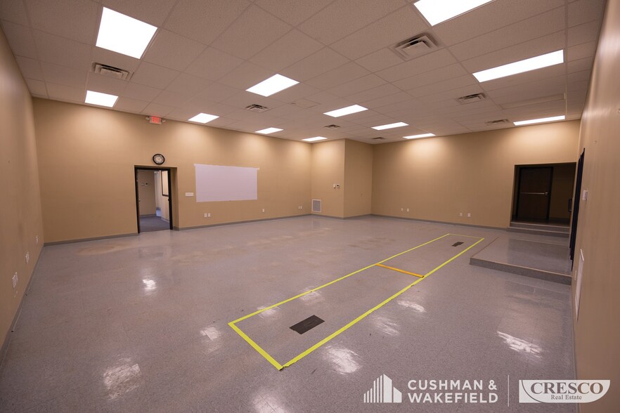 More Photos Of 2636 Brecksville Rd, Richfield Service For Lease