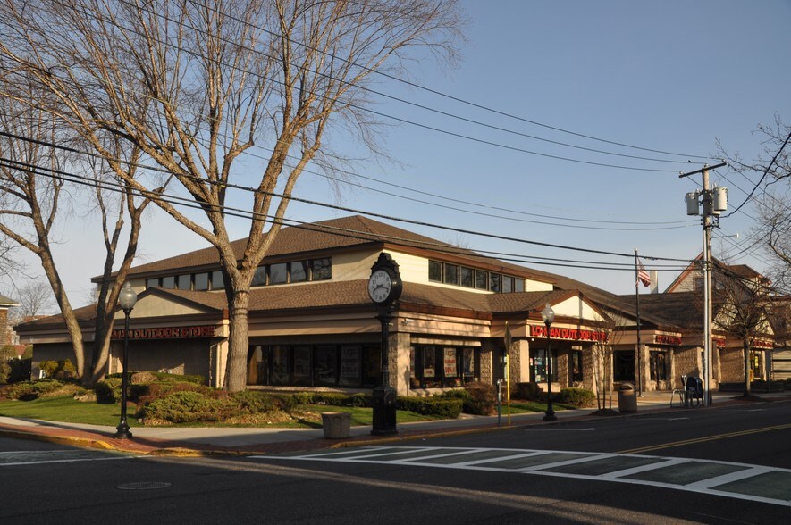 More Photos Of 140-170 Deer Park Ave, Babylon Storefront Retail Office For Lease