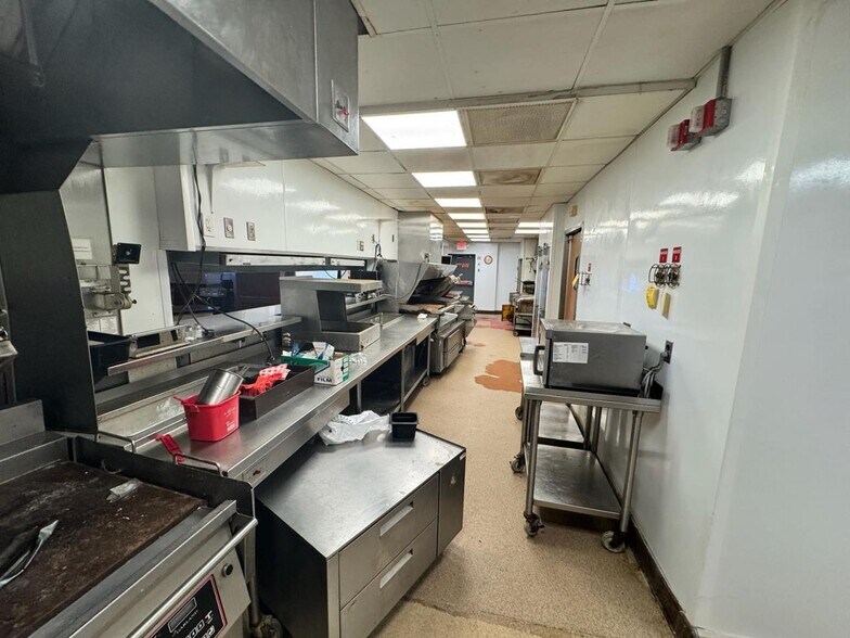 More Photos Of 408 Market Square Dr, Maysville Restaurant For Sale