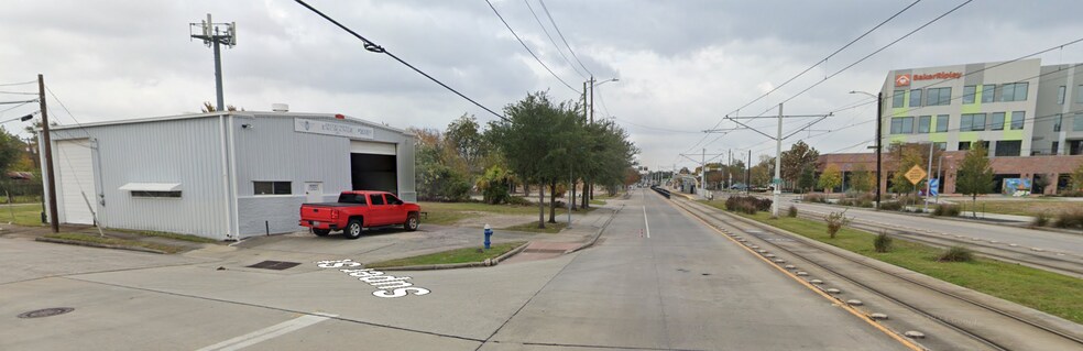 More Photos Of 4501 Harrisburg Blvd, Houston Showroom For Sale