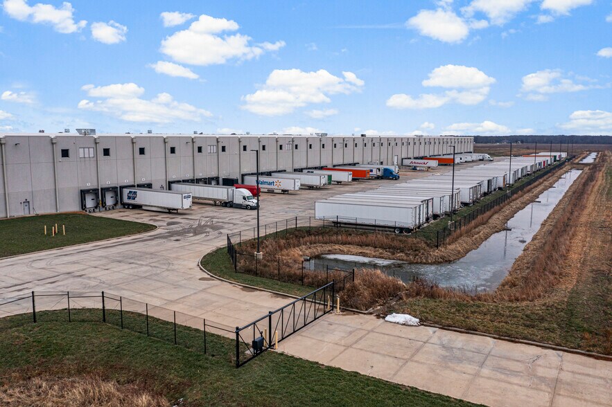 More Photos Of 1010 Brewbaker Dr, Saint Elmo Distribution For Lease