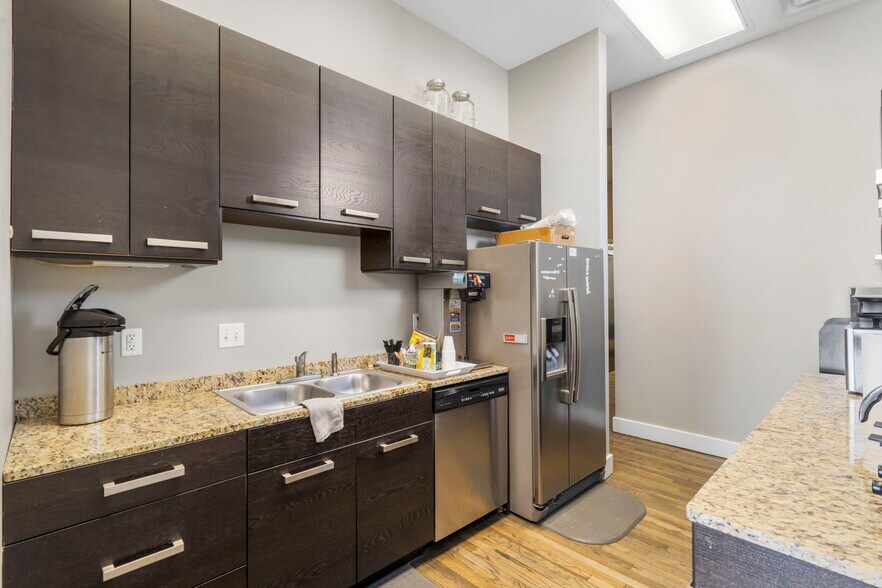 More Photos Of 429-431 N Boonville Ave, Springfield General Retail For Lease