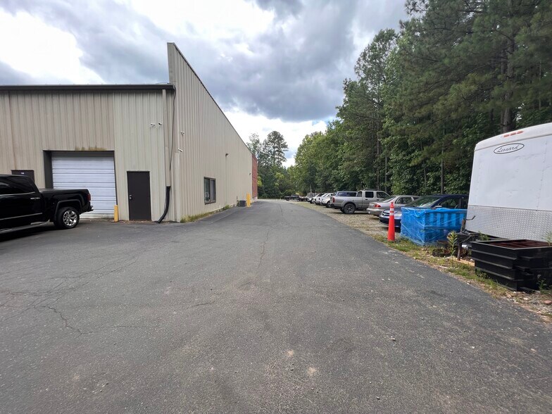 More Photos Of 3200 Glen Royal Rd, Raleigh Showroom For Lease