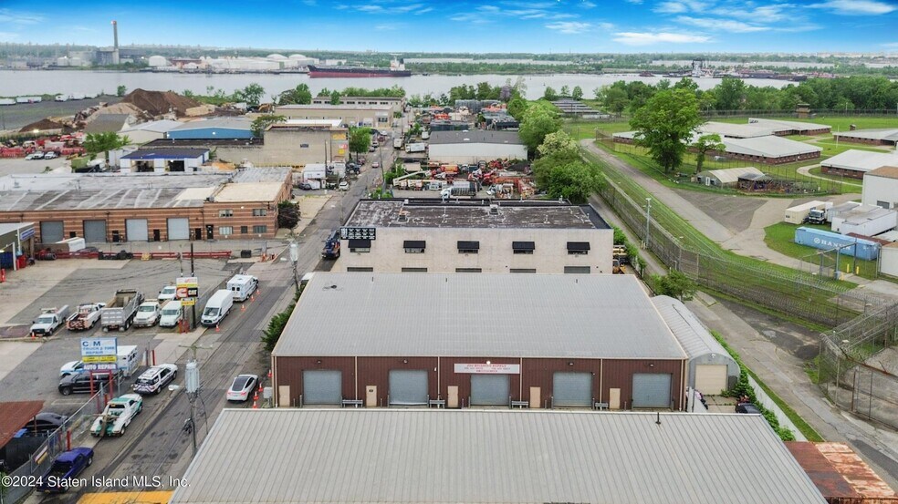 More Photos Of 141 Industrial Loop, Staten Island Warehouse For Lease