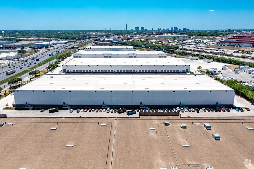 More Photos Of 3319 N Panam Expy, San Antonio Distribution For Lease