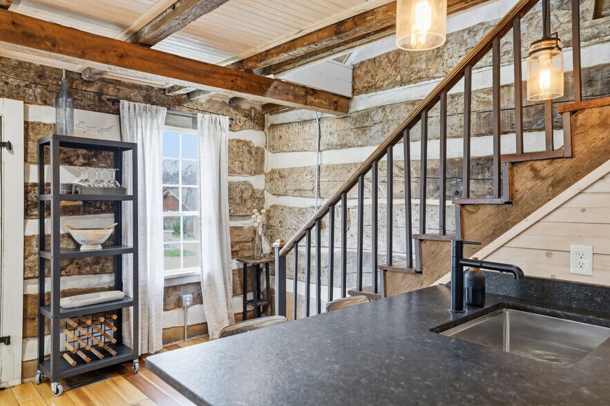 More Photos Of 202 E Walnut St, Danville Specialty For Sale
