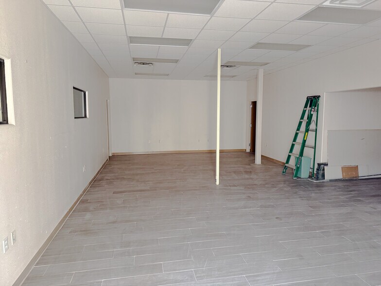 More Photos Of 909 Business Park Dr, Mission Office For Lease