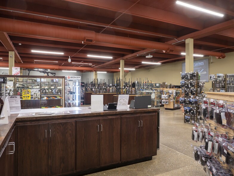 More Photos Of 13400 O St, Lincoln Manufacturing For Sale