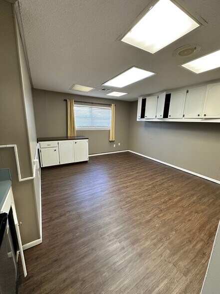 More Photos Of 330 N 4th St, Muskogee Office For Sale