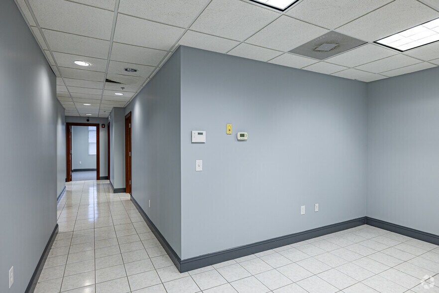 More Photos Of 20 Scotch Rd, Ewing Medical For Lease