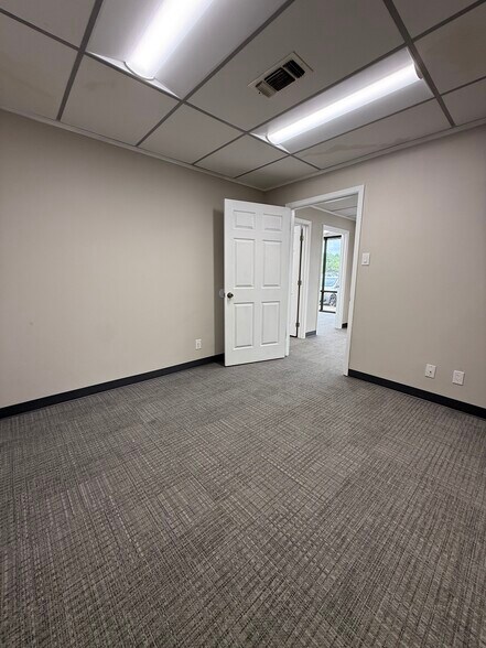 More Photos Of 1018 W Main St, Arlington Medical For Lease