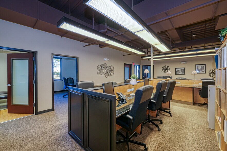 More Photos Of 10700 W Higgins Rd, Rosemont Loft Creative Space For Sale