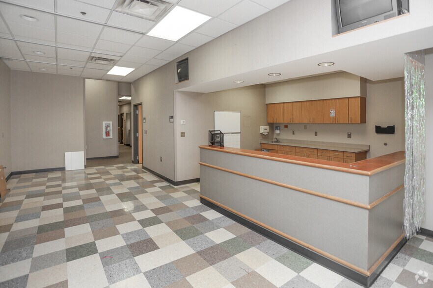 More Photos Of 800 S Tillotson Ave, Muncie Medical For Sale