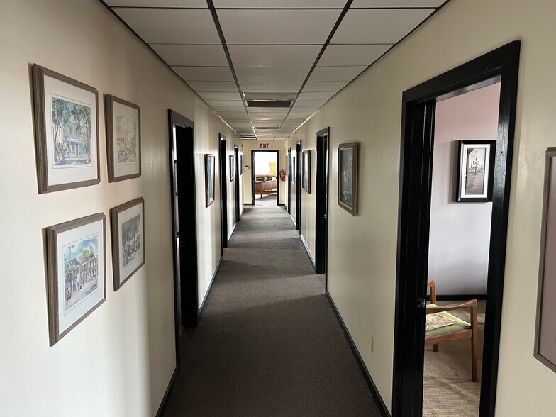 More Photos Of 209 W Washington St, Charleston Office For Lease