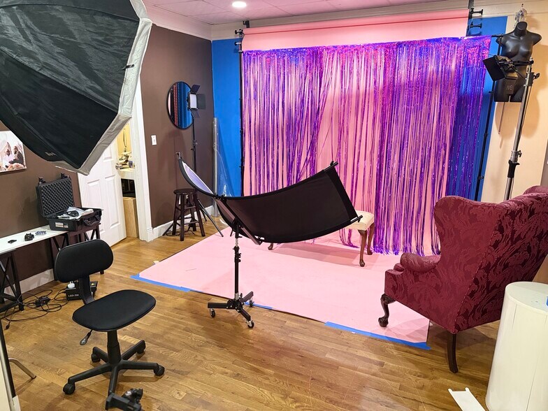 More Photos Of 923 Commercial St, Conyers Storefront For Sale