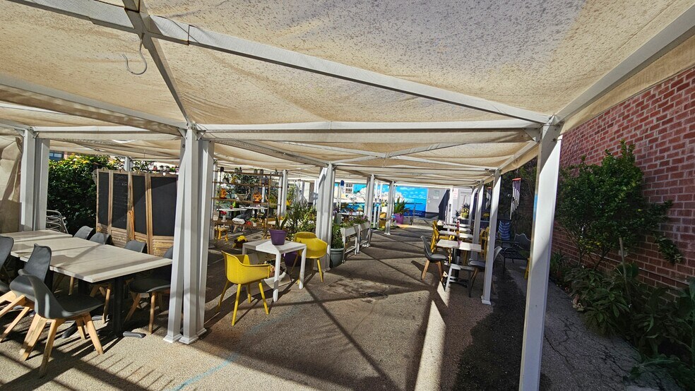 More Photos Of 2406-2408 Wilshire Blvd, Santa Monica Restaurant For Lease