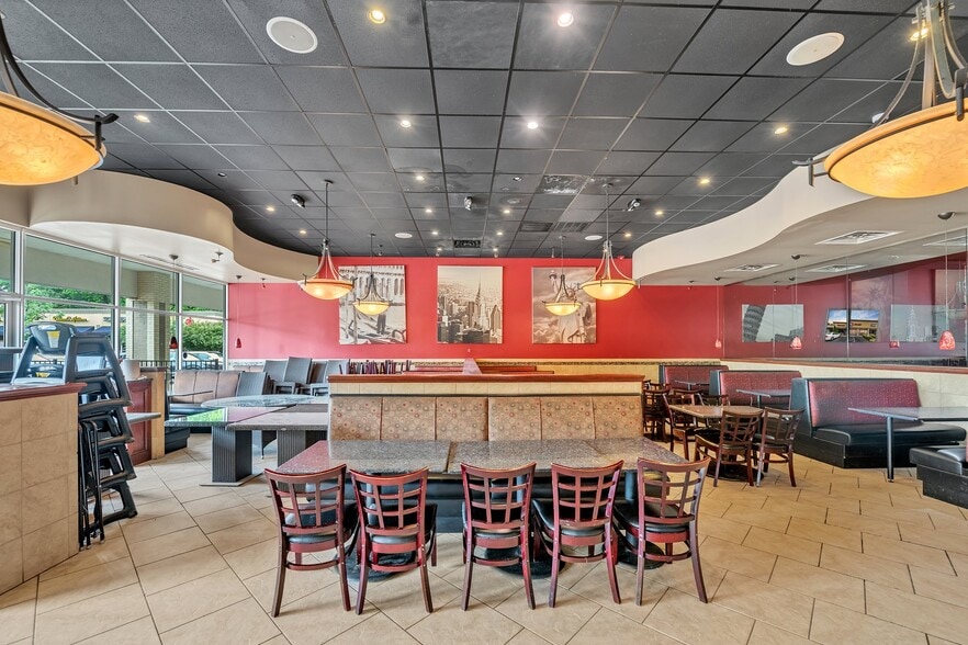 More Photos Of 1036 Volvo Pky, Chesapeake Freestanding For Sale