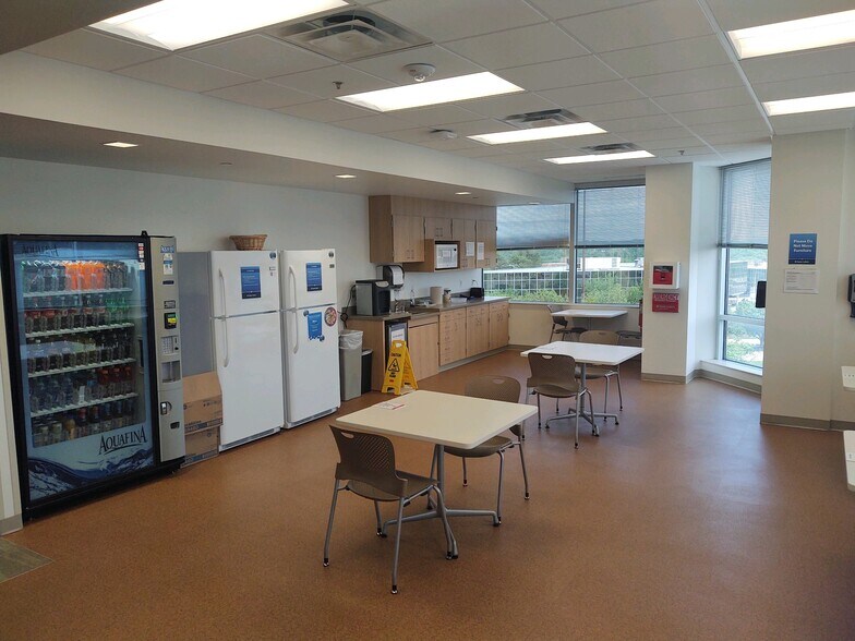 More Photos Of 903 E 104th St, Kansas City Office For Lease