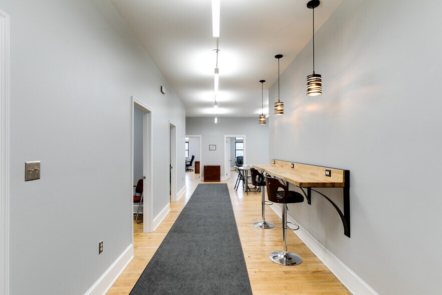 More Photos Of 424 E Grace St, Richmond Bank For Lease