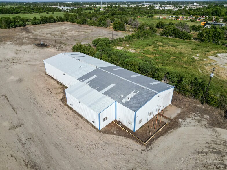 More Photos Of 2900 Clarks Ln, Bryan Warehouse For Lease