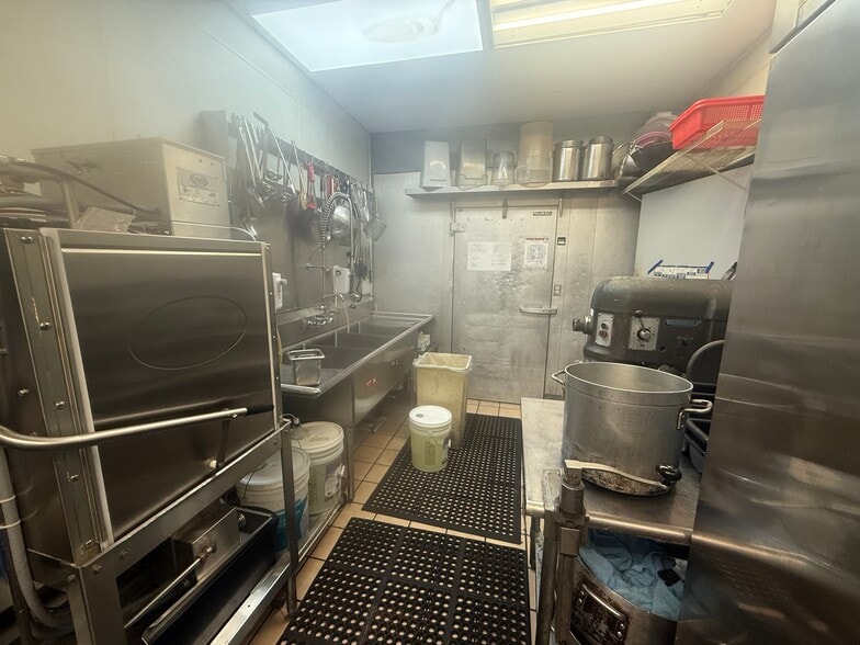 More Photos Of 629-689 N Stephanie St, Henderson Storefront For Lease