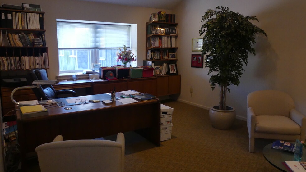 More Photos Of 23 Amity Rd, Bethany Medical For Lease