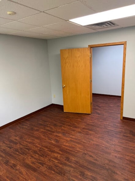 More Photos Of 411 W Lake Lansing Rd, East Lansing Unknown For Lease