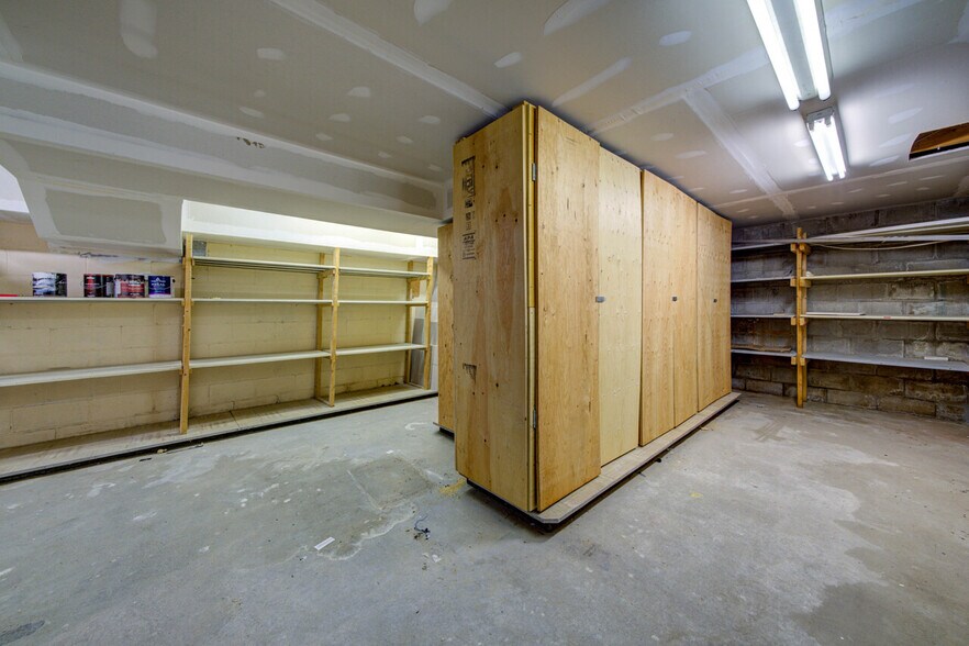 More Photos Of 1367 Mosley St, Wasaga Beach Office For Sale