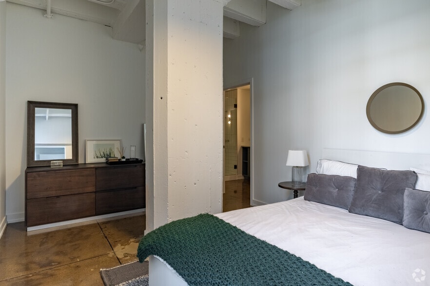 More Photos Of 5050 N Broadway St, Chicago Apartments For Lease