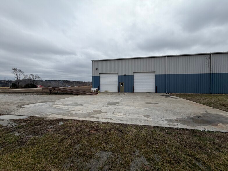 More Photos Of 1202 Industrial Dr, Warsaw Industrial For Sale