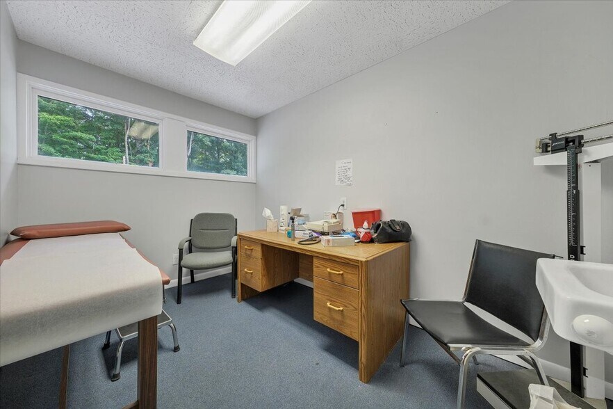 More Photos Of 40 Sunset Ridge Rd, New Paltz Medical For Sale