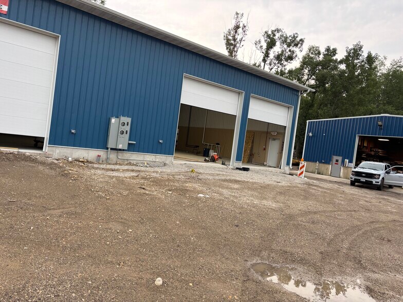 More Photos Of 11N 323 Brookside Drive, Elgin Flex For Lease