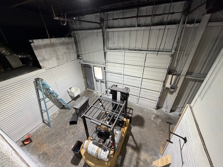 More Photos Of 15921 N Florida Ave, Lutz Warehouse For Sale