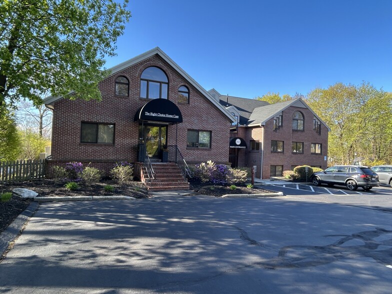 Primary Photo Of 512 Main St, Shrewsbury Medical For Lease