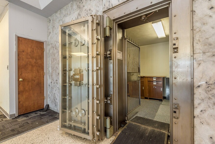 More Photos Of 150 W Rhea Ave, Spring City Medical For Sale