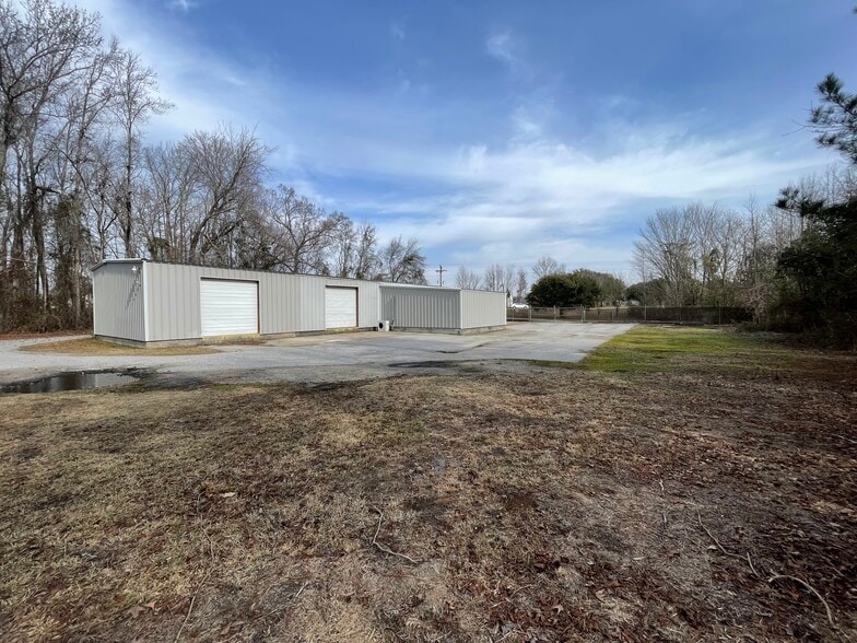 More Photos Of 2160 Thomas Sumter Hwy, Sumter Flex For Lease