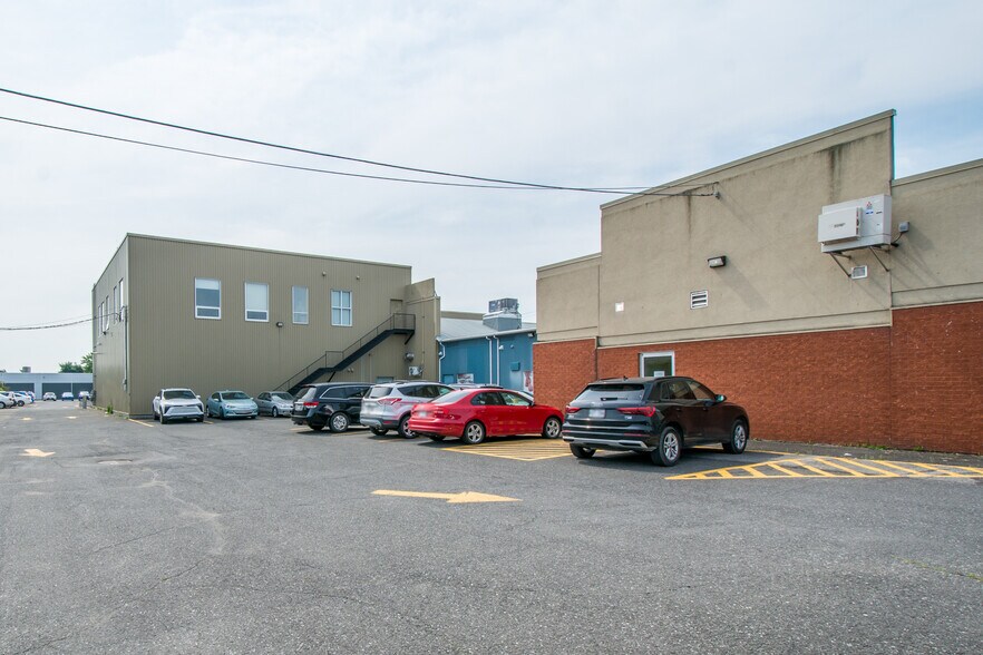 More Photos Of 4534 Boul Saint-Joseph, Drummondville General Retail For Sale