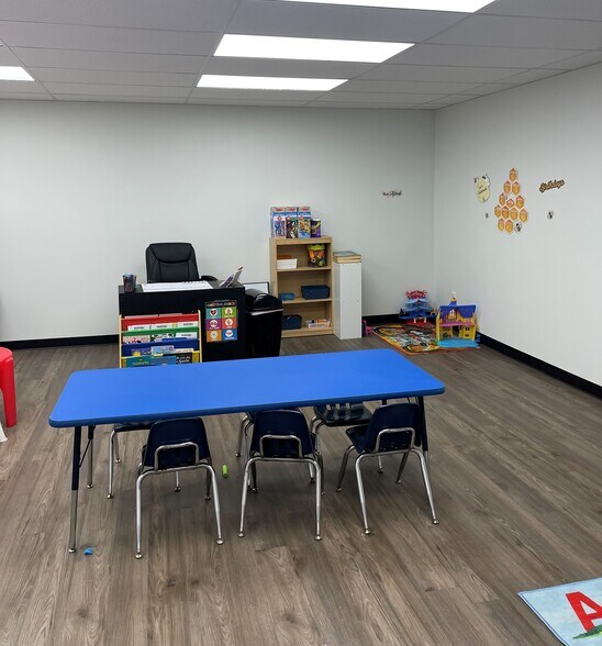 More Photos Of 1313 N Main St, Evansville Storefront For Sale