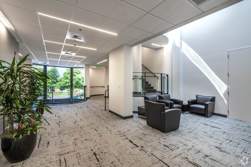 More Photos Of 11255 Kirkland Way NE, Kirkland Office For Sale