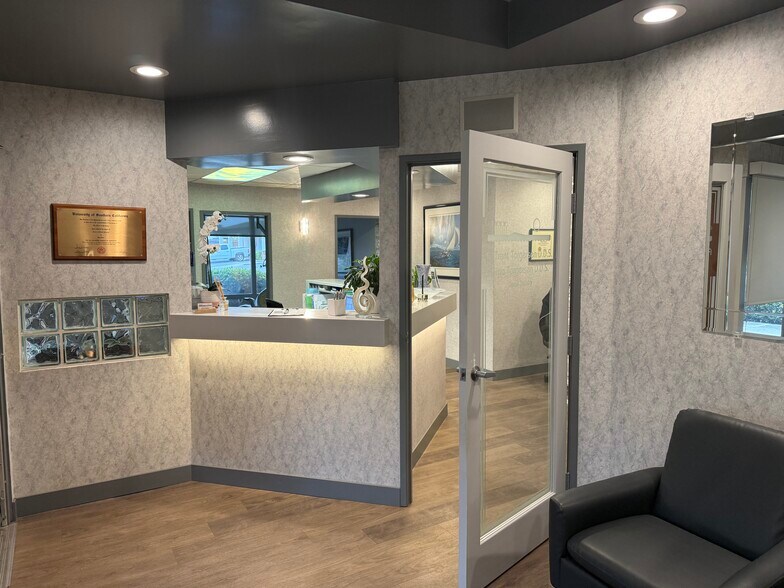 More Photos Of 484 Mobil Ave, Camarillo Office For Sale